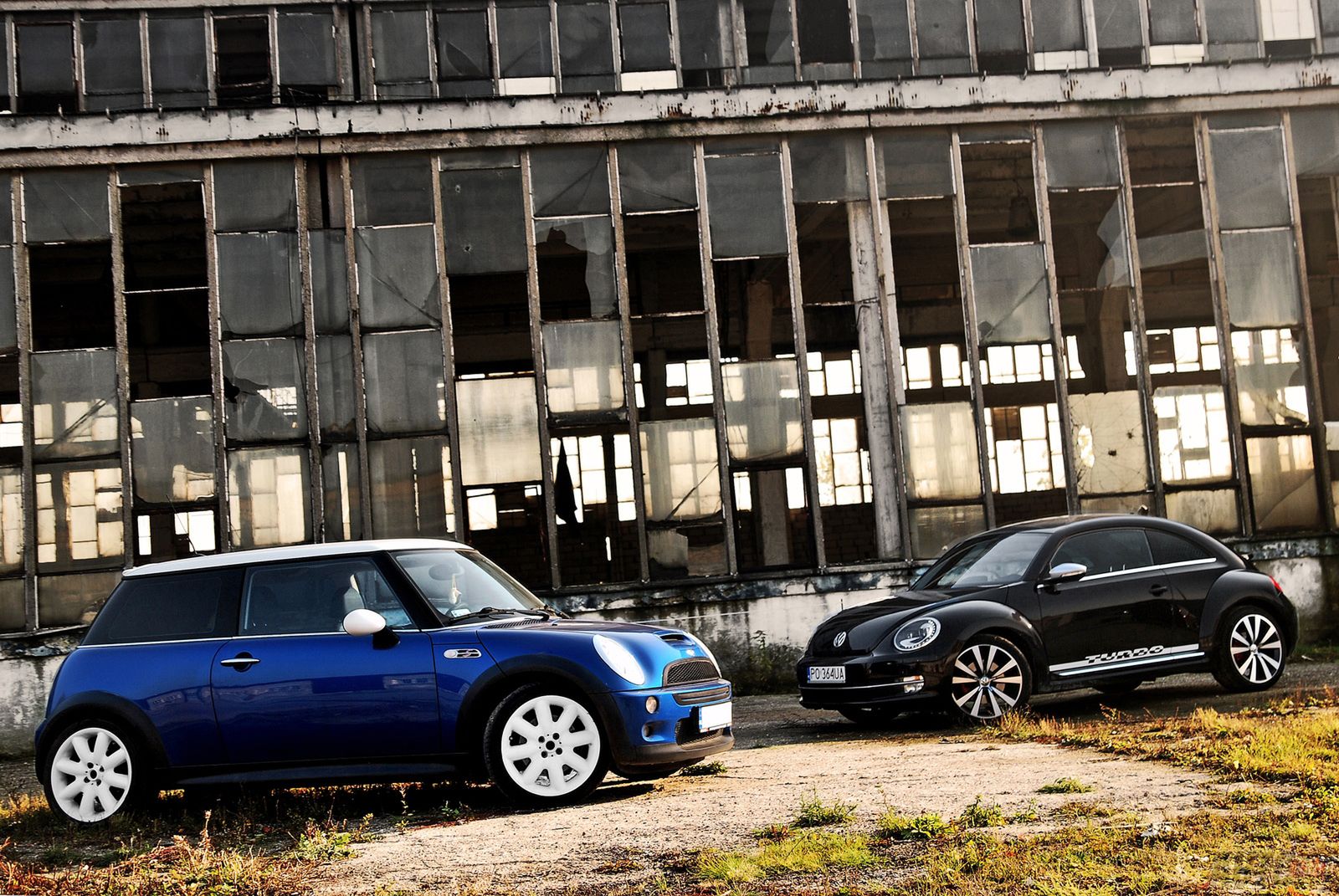 Volkswagen Beetle Sport 2,0 TSI DSG vs. Mini Cooper S