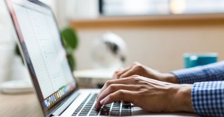 Australia zmusi Google i Facebooka do płacenia za treści