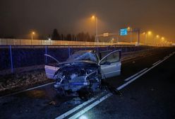 Świadkowie ruszyli na pomoc. Trwają poszukiwania kierowcy