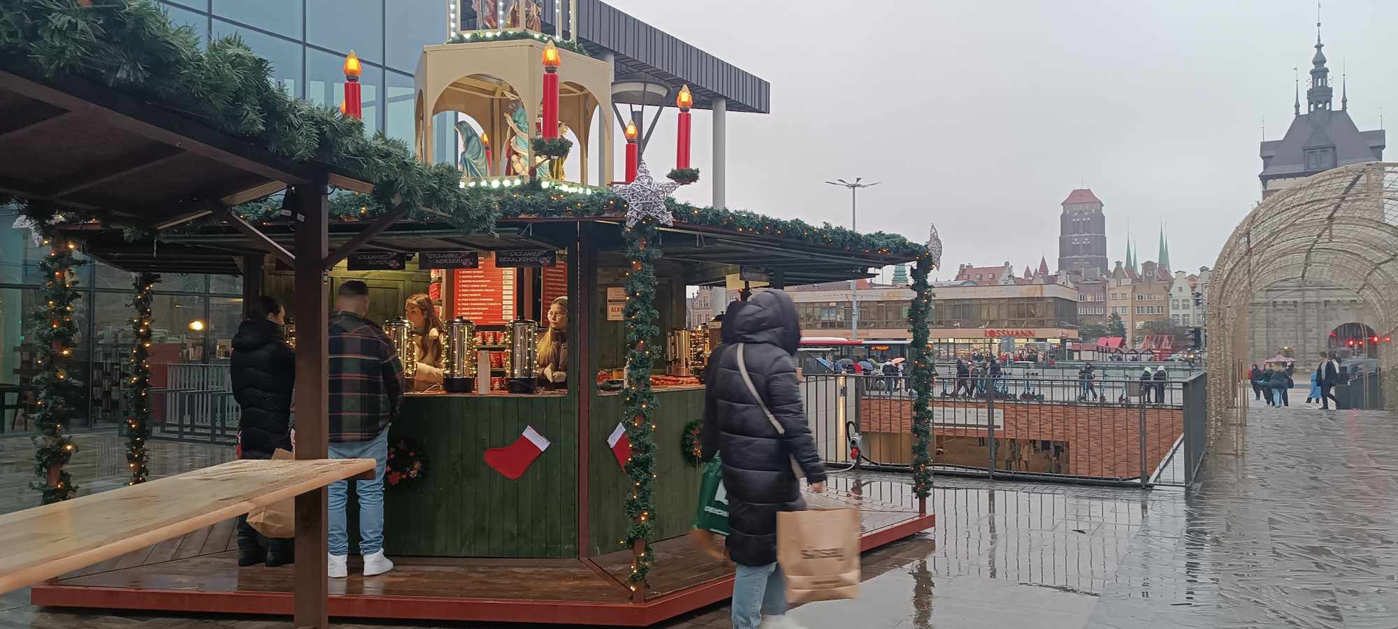 Jarmark w Gdańsku jeszcze nie wystartował, ale grzańca już można kupić