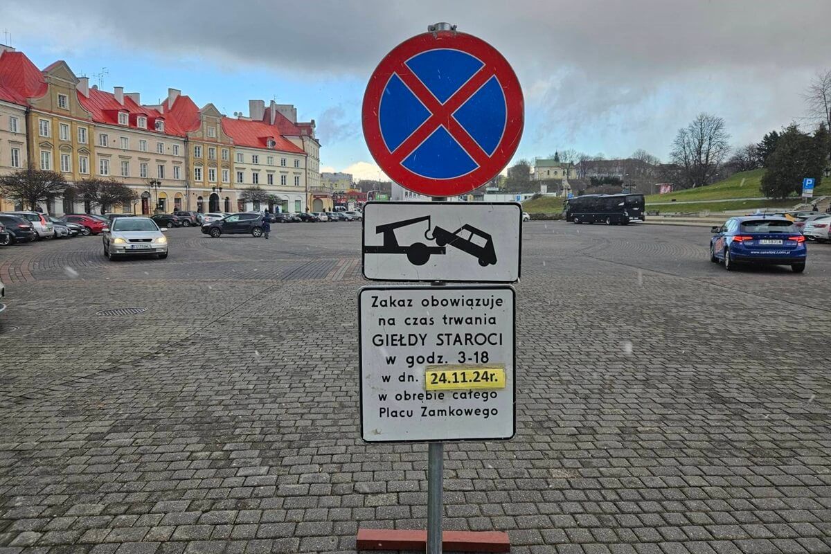 Zakaz parkowania na Placu Zamkowym w niedzielę, 24 listopada