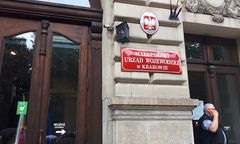 Kraków: wojewoda awansował asystentkę. Wyjaśnia decyzję