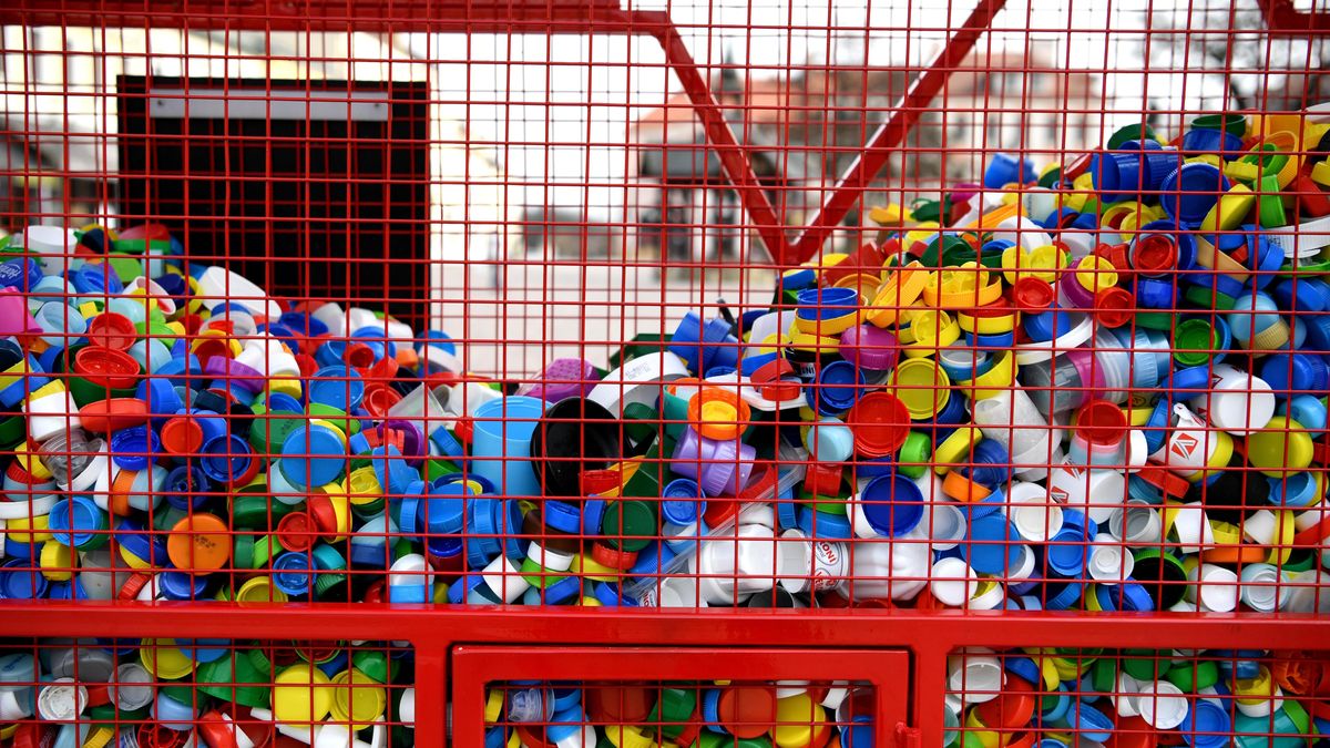 Fundacja kończy zbiórkę nakrętek z plastikowych butelek