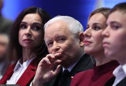 "Podmianka". Dlaczego Kaczyński wszedł na scenę po Nawrockim?