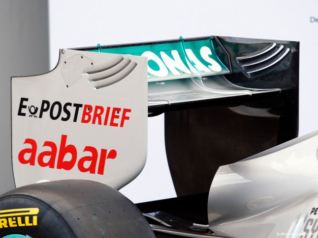 Tylne skrzydło bolidu Mercedesa (fot. planetf1.com)