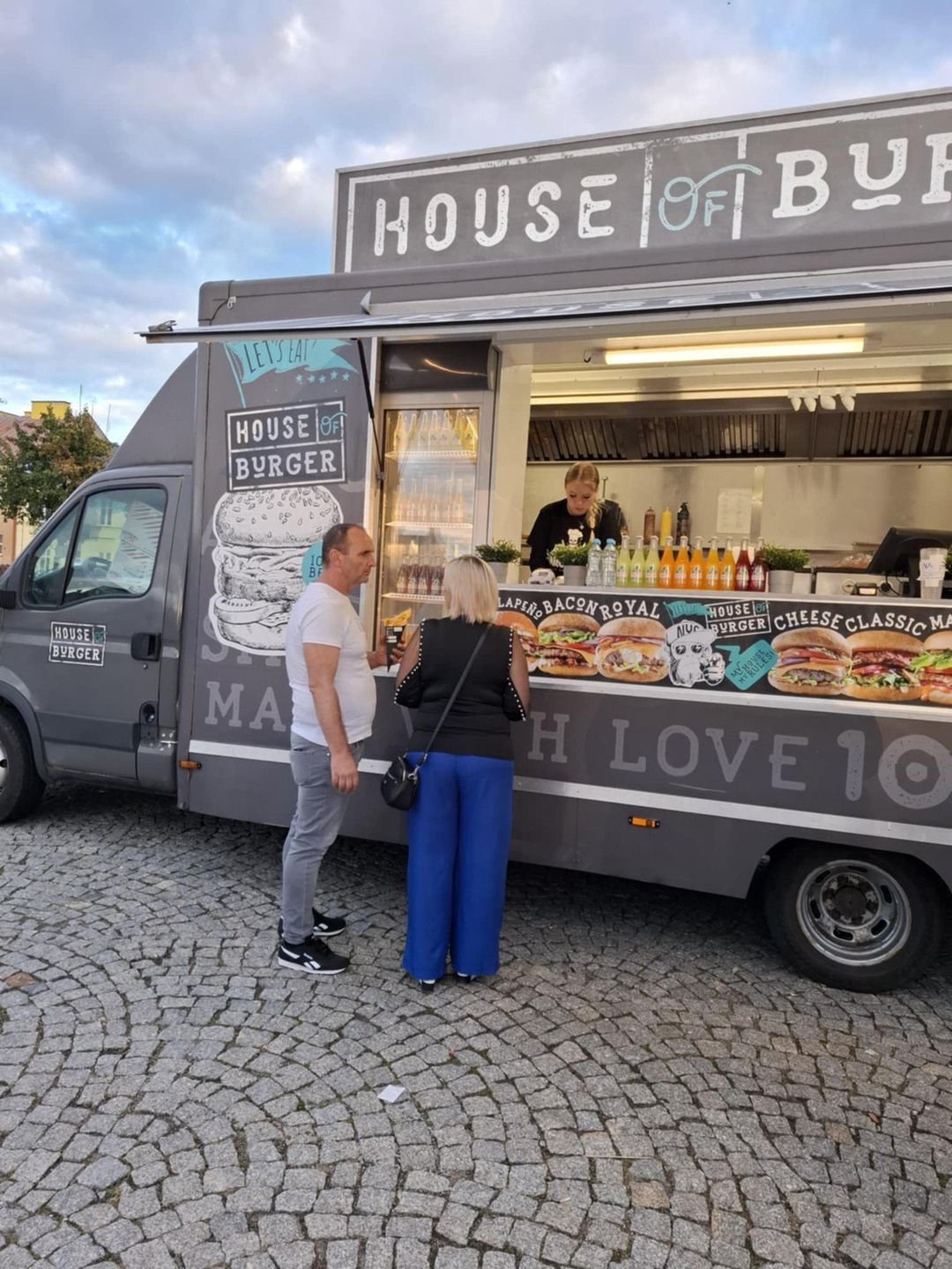 Zlot food trucków na Placu Jana Pawła II w Ozorkowie