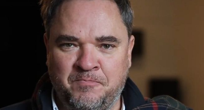 „Małe Charaktery” wycięły z opowiadania Grzegorza Kasdepke wątek o uchodźcach, pisarz pozwie za „przemyślany akt cenzury”