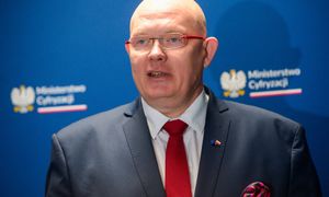 Ta funkcja nie działa w Polsce. Wiceminister pyta operatorów