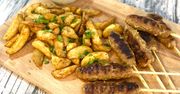 Cevapcici z sosem tzatziki i łódeczki ziemniaczane