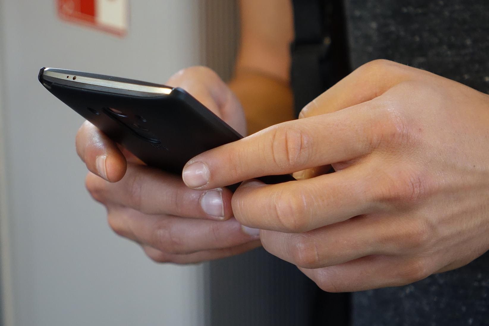 Kolejna fala fałszywych SMS-ów zalewa telefony Polaków