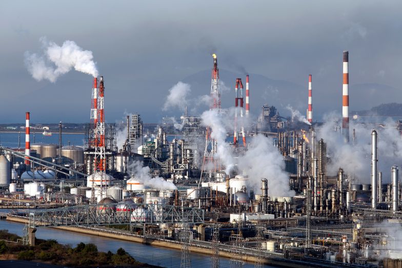 IEA ostrzega przed szokiem podażowym. Sankcje uderzają w rosyjską ropę