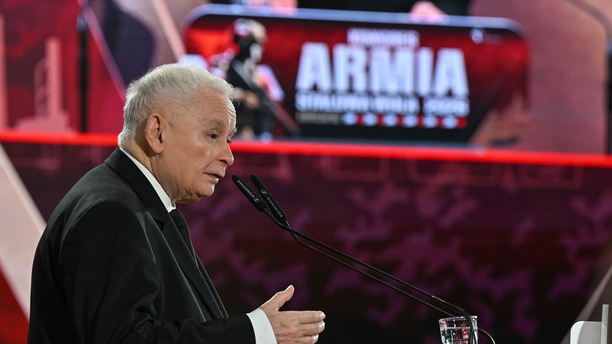 Stalowa Wola, 26.09.2026. Prezes PiS Jarosław Kaczyński podczas kongresu ARMIA w Stalowej Woli, 26 bm. (amb) PAP/Piotr Polak