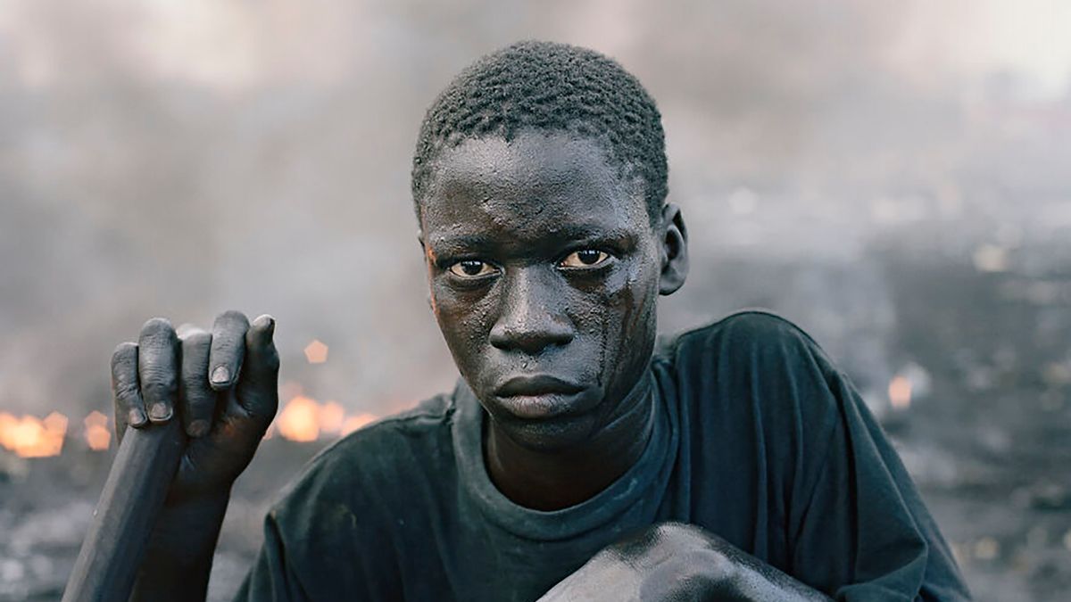 Pieter Hugo pokazuje życie ludzi zepchniętych na margines w Afryce. Te zdjęcia poruszają 1
