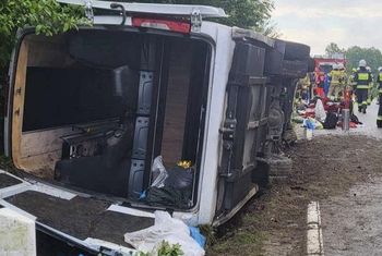 Wypadek autokaru z pielgrzymami pod Tarnowem. 6 osób jest rannych