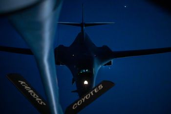 Amerykańska "Kość" w operacji "Epicka Furia". Przenosi potężny arsenał