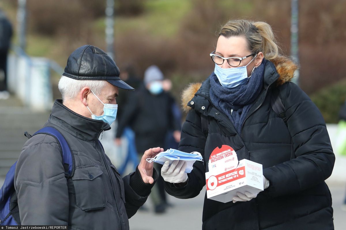 Koronawirus w Polsce. Mandat za maseczki niezgodny z prawem? Sędziowie odpowiadają