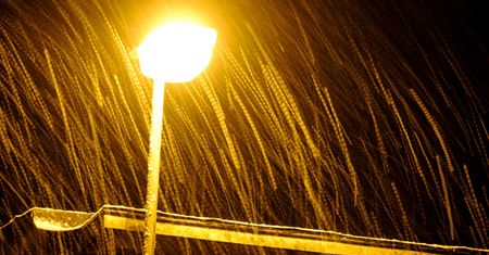 Ciemno, pada, a lampy nie świecą na skrzyżowaniu. Spór o umowę na prąd