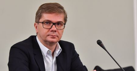 "Nic się nie stało". Sylwester Latkowski pokazał film o pedofilii wśród celebrytów. "Opowieść o bezsilności"