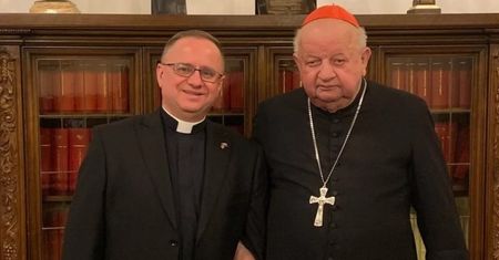 "Chciało mi się wymiotować". Przyjaciel Dziwisza oskarżony o molestowanie seksualne