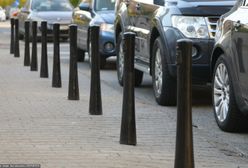 Słupki zamiast parkingów. Mieszkańcy Katowic nie kryją oburzenia: był czas