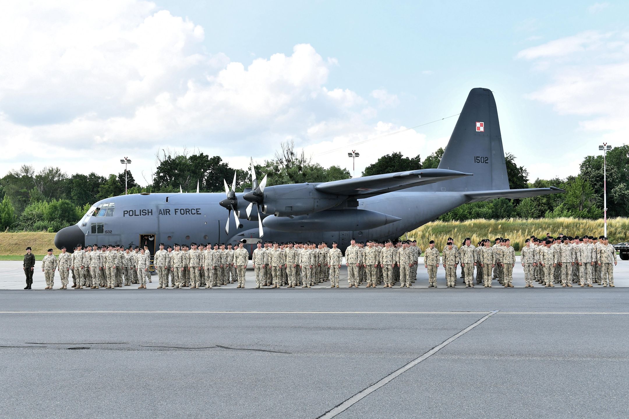 Wrocław, 30.06.2021. Uroczyste powitanie żołnierzy wracających z ostatniej zmiany w ramach Polskiego Kontyngentu Wojskowego w Afganistanie, 30 bm. we Wrocławiu. (amb) PAP/Maciej Kulczyński
