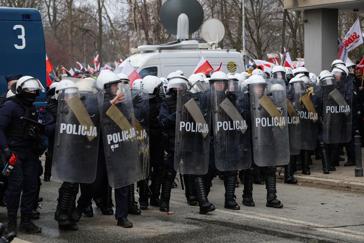 Policja reaguje po zamieszkach. "Nie ma i nie będzie zgody"