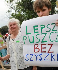 Warszawski marsz dla Puszczy Białowieskiej. Kierują się w stronę ministerstwa