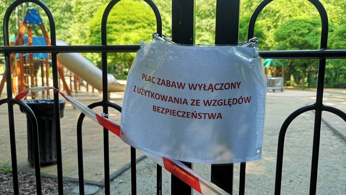 Zamknięty plac zabaw w Ogrodzie Saskim