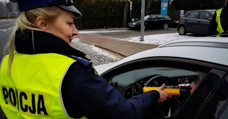 Policja ogranicza kontrole trzeźwości na drogach. Powodem groźba pojawienia się koronawirusa