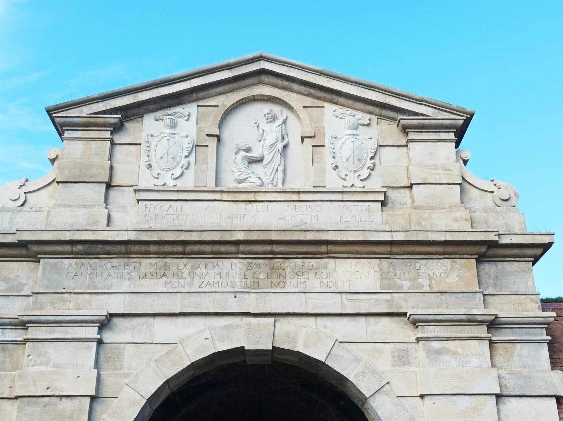 Stara Brama Lwowska w Zamościu: po remontach