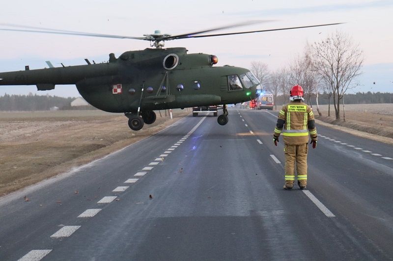 Wojskowy śmigłowiec MI-8 lądował na DK17