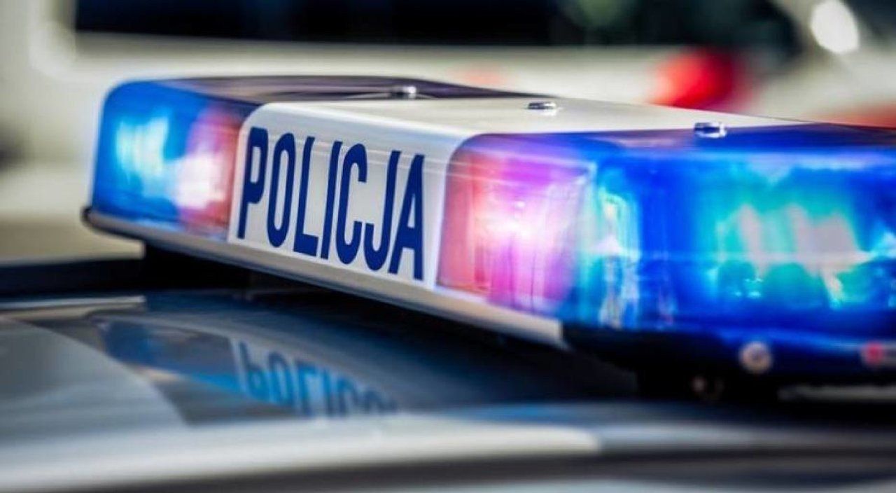 Policja ocenia, że do zdarzenia z udziałem auta osobowego i ciężarówki w Lipnie doszło z powodu nieuwagi kierującego Forda Mondeo.