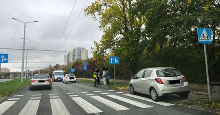 Nie zauważyła pieszego na pasach. Mężczyzna trafił do szpitala | ZDJĘCIA