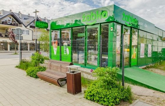 Żabka bije kolejny rekord. Część sklepów w specjalnych modułach