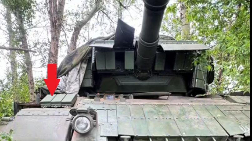 Czołg Leopard 1A5 obłożony kostkami pancerza reaktywnego gdzieś w Ukrainie. 