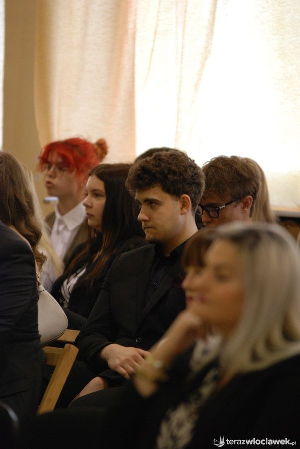 zakończenie roku klas maturalnych w II LO we Włocławku