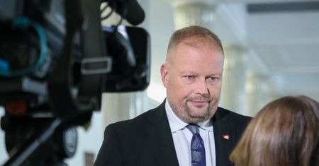 Zembaczyński pokazał dokumenty w TVP Info. Ozdoba pisze do ABW