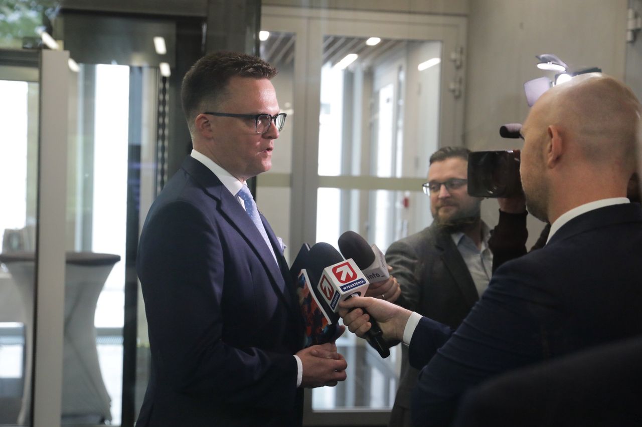 Hołownia: Dementuję informację, że jestem zakonnicą w ciąży