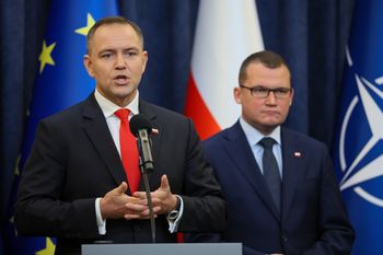"Proszę nie żartować". Szefernaker o wyścigu w rywalizacji z Nawrockim