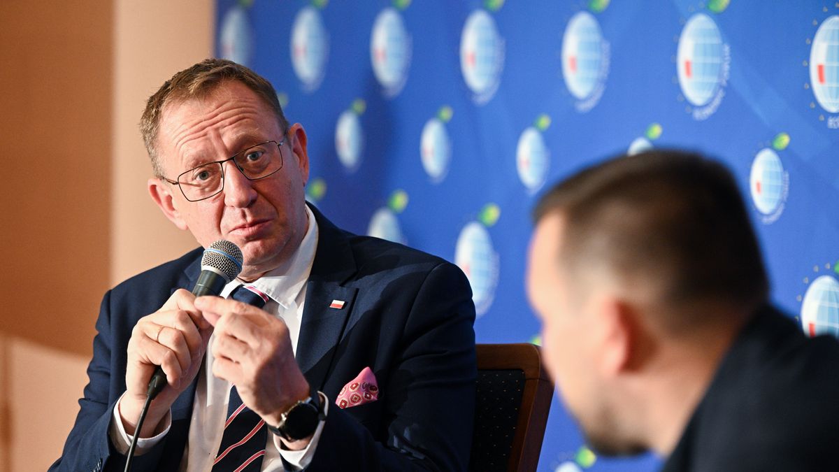 Karpacz, 07.09.2023. Minister rolnictwa i rozwoju wsi Robert Telus podczas debaty "Sektor rolno�spożywczy � wczoraj � dziś � jutro" w trakcie XXXII Forum Ekonomicznego w Karpaczu, 7 bm. (jm) PAP/Radek Pietruszka