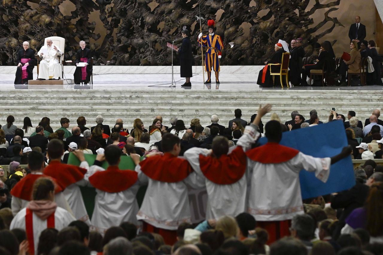 Vatican cardinals to face symbolic pay cuts amidst reforms