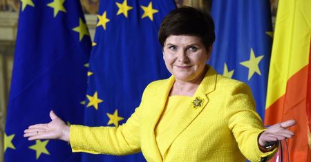 Żółta garsonka Beaty Szydło na szczycie UE to modowa wpadka? "We Włoszech to kolor przypisany KURTYZANOM"