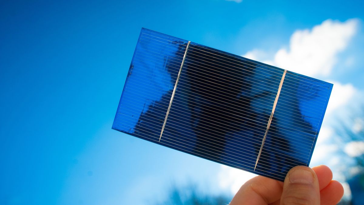 Kyocera pokazała smartfona z panelami słonecznymi. Znowu... 1