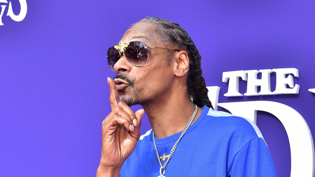 LOS ANGELES, CALIFORNIA - OCTOBER 06: Snoop Dogg attends the Premiere of MGM's 'The Addams Family' at Westfield Century City AMC on October 06, 2019 in Los Angeles, California. (Photo by Emma McIntyre/Getty Images)