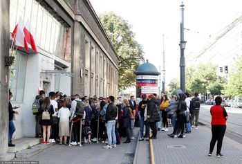 Czekają miesiącami na pracowników. Cudzoziemcy utknęli w urzędach