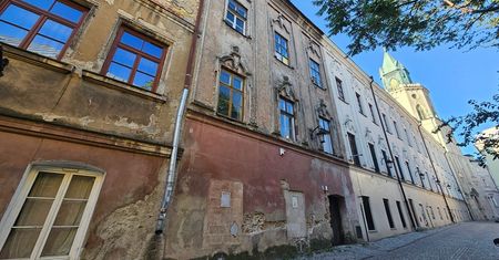 Nowy hotel na Starym Mieście? Zabytkowa kamienica przy murach obronnych ma zyskać drugie życie | ZDJĘCIA