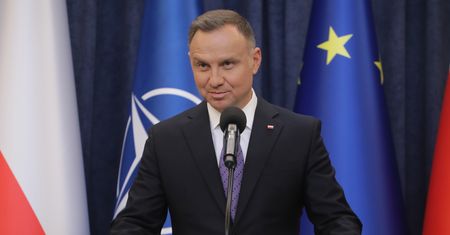 Decyzja Andrzeja Dudy ws. "lex Tusk". "Tego nie da się zapomnieć. Stracił na wiarygodności"