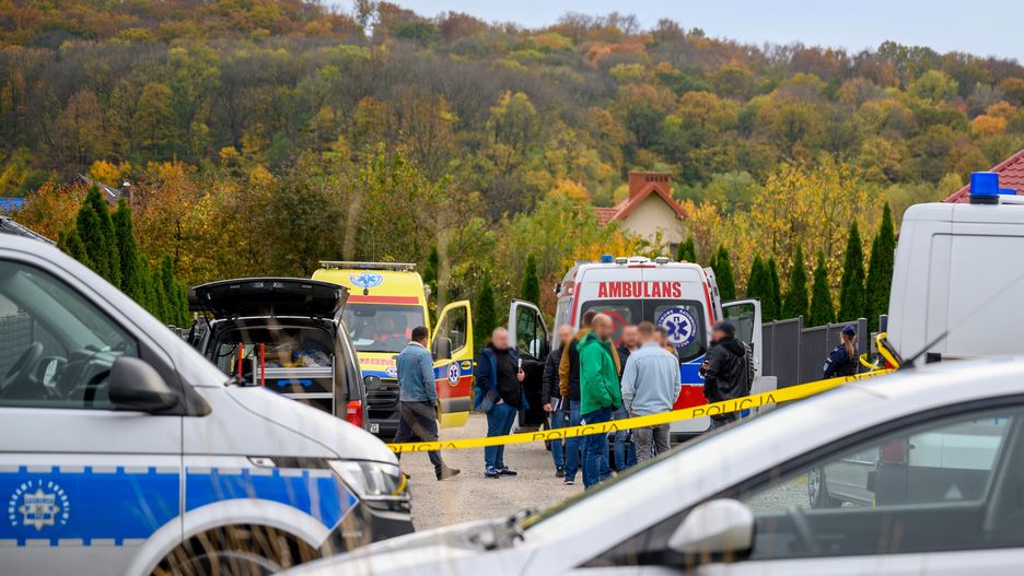 miejsce zdarzenia
Pawe� Topolski
dzieci, podciete gard�a, policja, rodzina, w domu, znalezienie, zw�ok, zw�oki