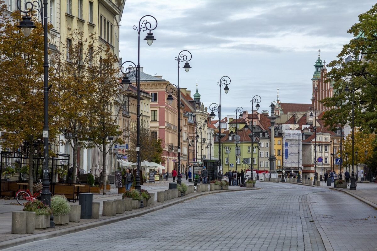 Taka jest średnia cena mieszkania w stolicy. Sprzedają się jednak dużo tańsze lokale