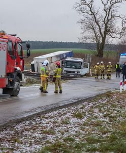 Wypadek kolejowy w Wielkopolsce. Maszynista i kierowca w szpitalu